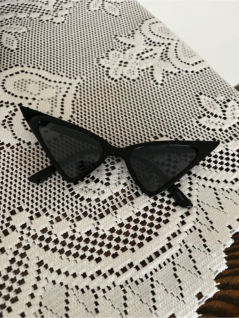 Black Cat-Eye Sunglasses for Women - Sleek Retro Style